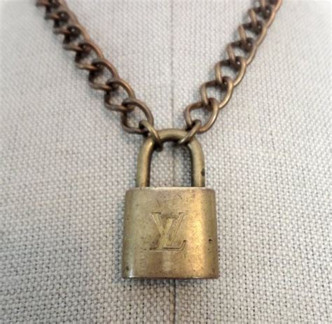 collier louis vuitton cadenas